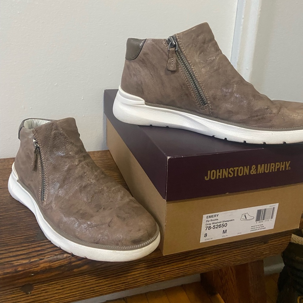 Johnston & Murphy Women's  size 8 Brown Ankle Booties